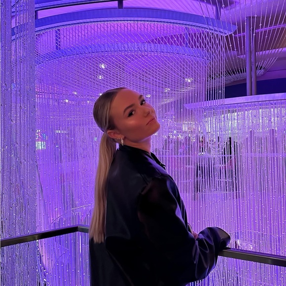 Meet your Posher, Lily - Picture 3 of 8